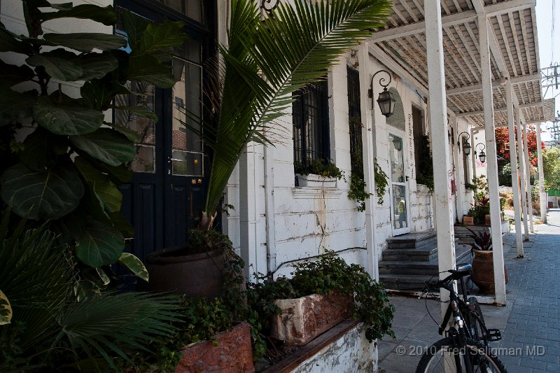 20100414_125851 D3.jpg - New Orleans architecture, Restaurant near Carmel Market, Tel-Aviv